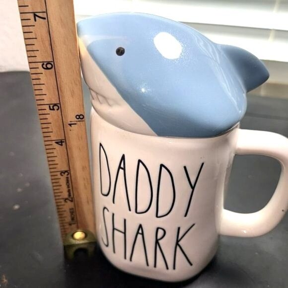 Rae Dunn Daddy Shark Mug With Shark Lid 4.5" X 3.5" Ceramic White & Blue - Picture 6 of 7
